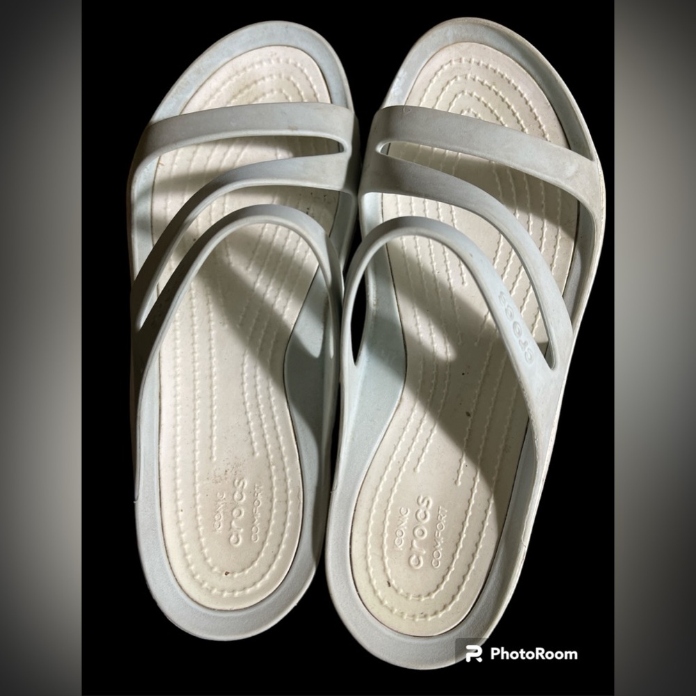 Crocs size 7 preloved white and light gray rubber sandals